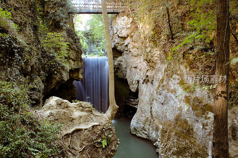 波坦察河峡谷(Pioraco, MC, Marche, Italy)